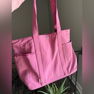NWOT Lululemon Daily Multi-Pocket Tote 20L in WASHED MAUVE